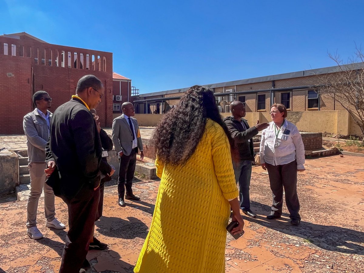 This afternoon, Chris Hani Baragwanath Academic Hospital CEO, Dr Nthabiseng Makgana together with the management team visited several departments to check facilities and projects, ensuring that patients receive the best care.