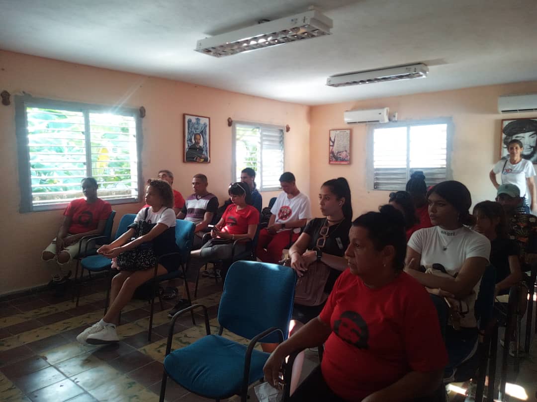 yaimet67's tweet photo. En la mañana de hoy se realizó matutino especial en la sede la la UJC Municipal en saludo al 99 cumpleaños del Comandante en Jefe Fidel Castro. #IslaDeLaJuventud #Cuba #SiempreJoven @MeyvisEstevezE  @DiazCanelB @rlicea_mojena @marr https://t.co/rB7qQiFhTe