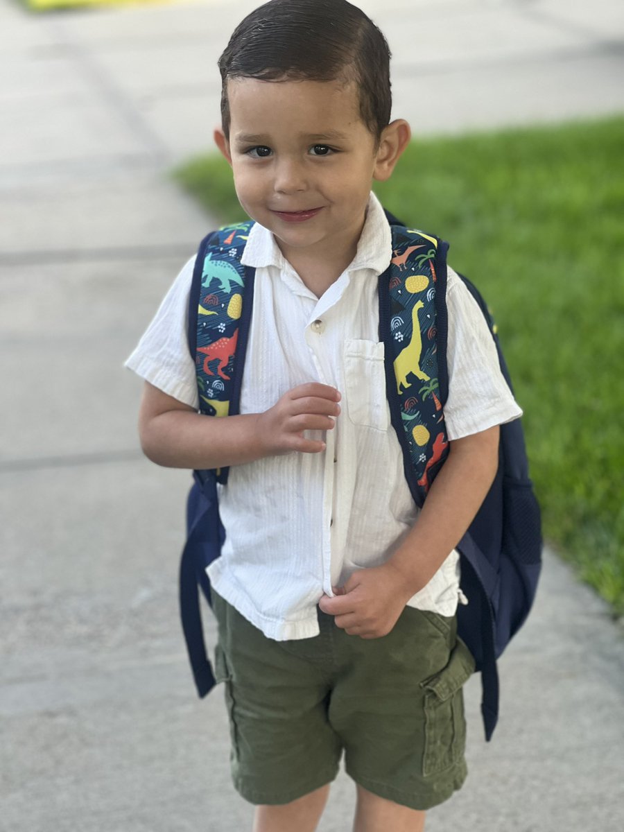 LloydRaC's tweet photo. First day of school https://t.co/7mBnuYRcV7