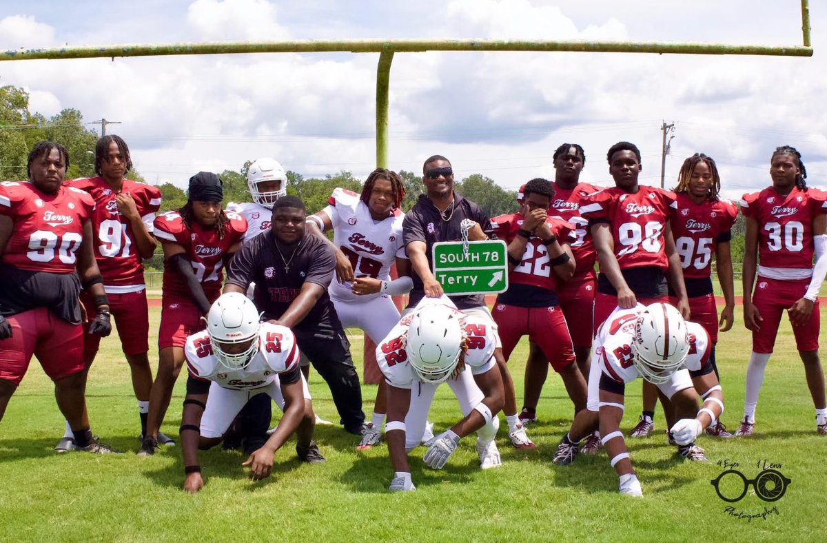 Almost that time to let those dawgs loose !! #deathrow last thing you see
