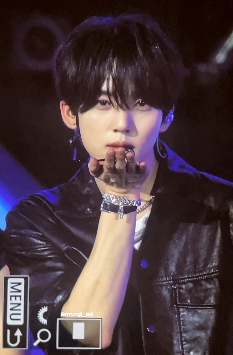 250811 오늘 수고했어🫳🏻🩷

#한유진 #HANYUJIN #ハンユジン #韓維辰  
#제로베이스원 #ZEROBASEONE #ZB1