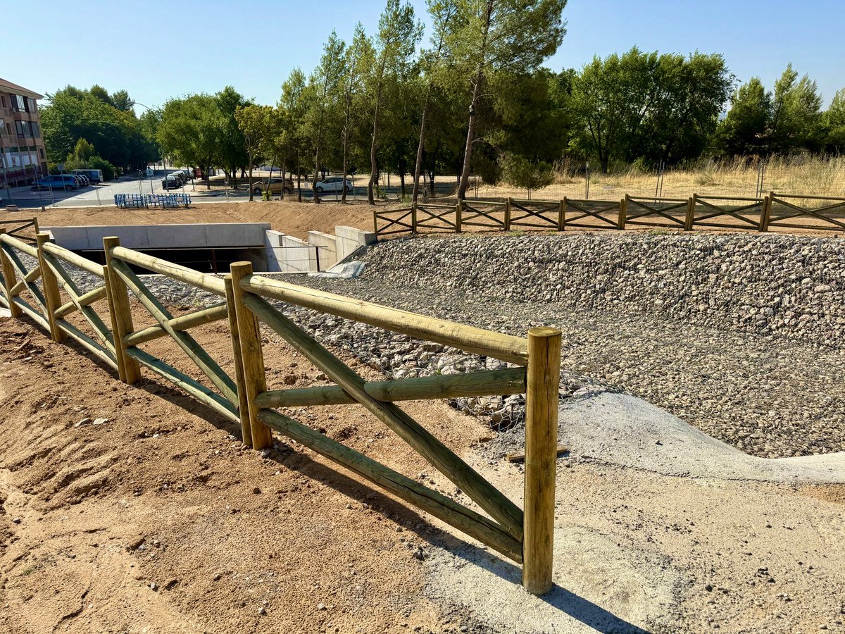 cvelazquezromo's tweet image. #Azucaica verá cumplida una de sus reivindicaciones más importantes: la canalización del arroyo Villagómez. Con el Plan de Infraestructuras aprobado, avanzamos en la segunda fase de una obra decisiva para evitar inundaciones y mejorar el saneamiento del barrio ✔️

Esta actuación…