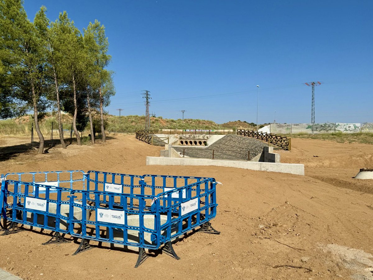 cvelazquezromo's tweet image. #Azucaica verá cumplida una de sus reivindicaciones más importantes: la canalización del arroyo Villagómez. Con el Plan de Infraestructuras aprobado, avanzamos en la segunda fase de una obra decisiva para evitar inundaciones y mejorar el saneamiento del barrio ✔️

Esta actuación…