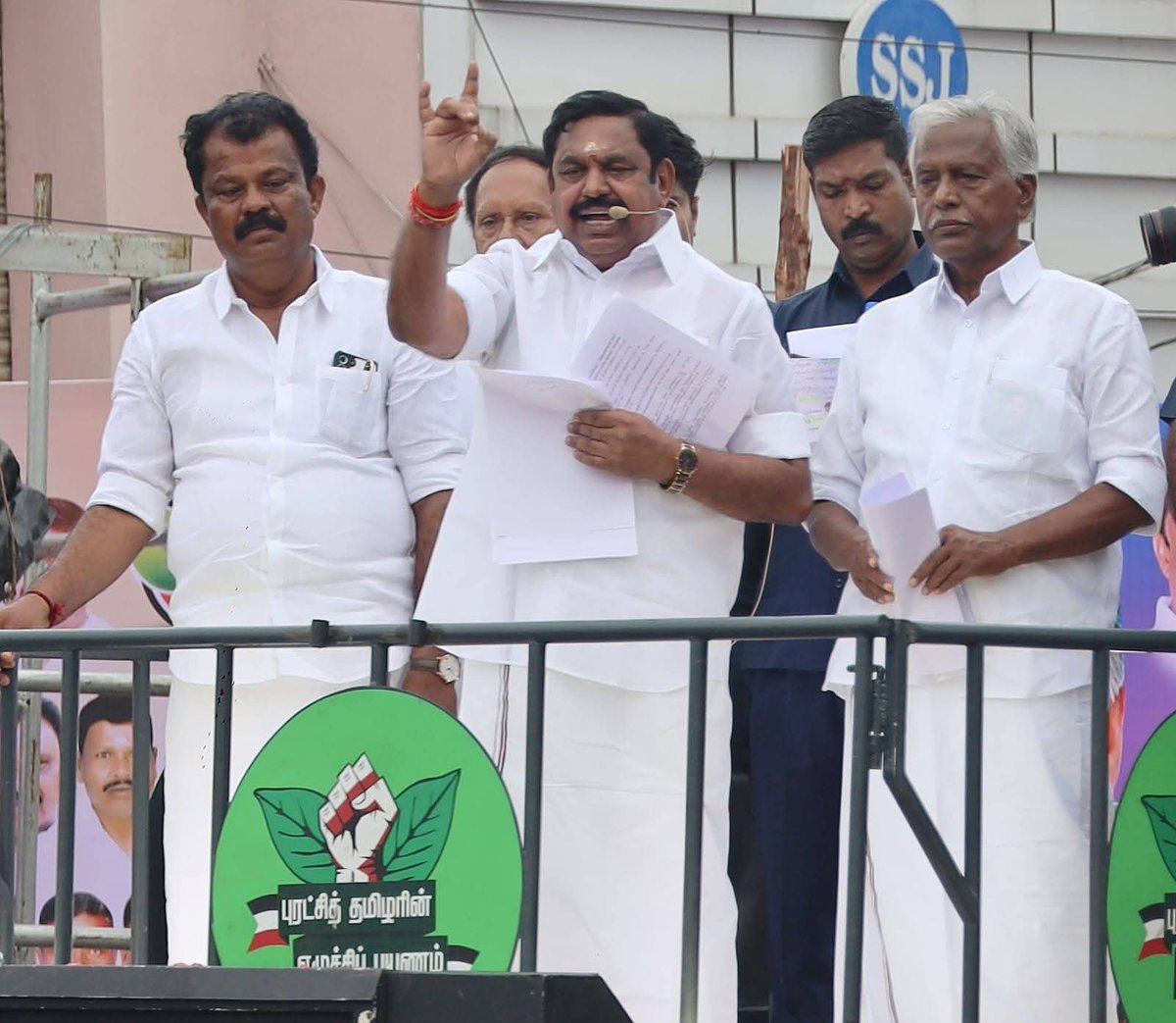 PugalAdmk's tweet photo. #LIVE | தளி, ஓசூர், வேப்பனஹள்ளி சட்டமன்ற தொகுதி | #புரட்சித்தமிழரின்_எழுச்சிப்பயணம் 2025-08-11 15:20

#Aiadmk #MGR #AMMA 
#அதிமுக #எம்ஜிஆர் #அம்மா
#AyyaEps #AyyaKpm #Kp_Munusamy
#கே_பி_முனுசாமி #ஐயா_கேபிஎம்
#AnnanKpms #Kpms #கிருஷ்ணகிரி https://t.co/RGNpGSo4fX