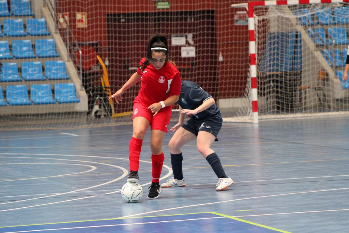 🥳 ¡Hoy cumple años nuestra jugadora de fútbol sala, Andrea Calderón! Esperamos que lo pases muy bien en tu día.

🎉FELIZ CUMPLEAÑOS🎉