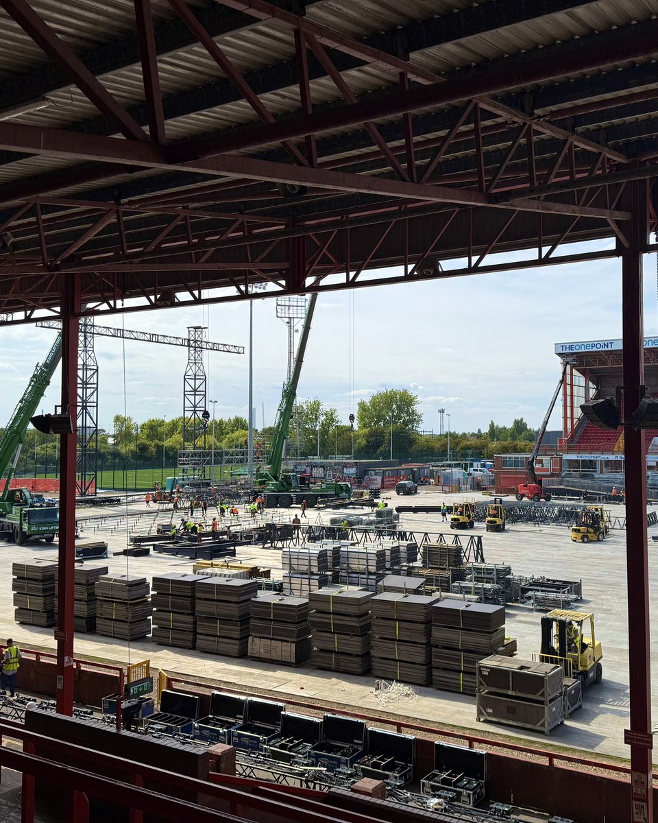 hullkrofficial's tweet photo. Paradise in progress 🔌⚡️

#UpTheRobins🔴⚪️ https://t.co/4pktsEVBTW