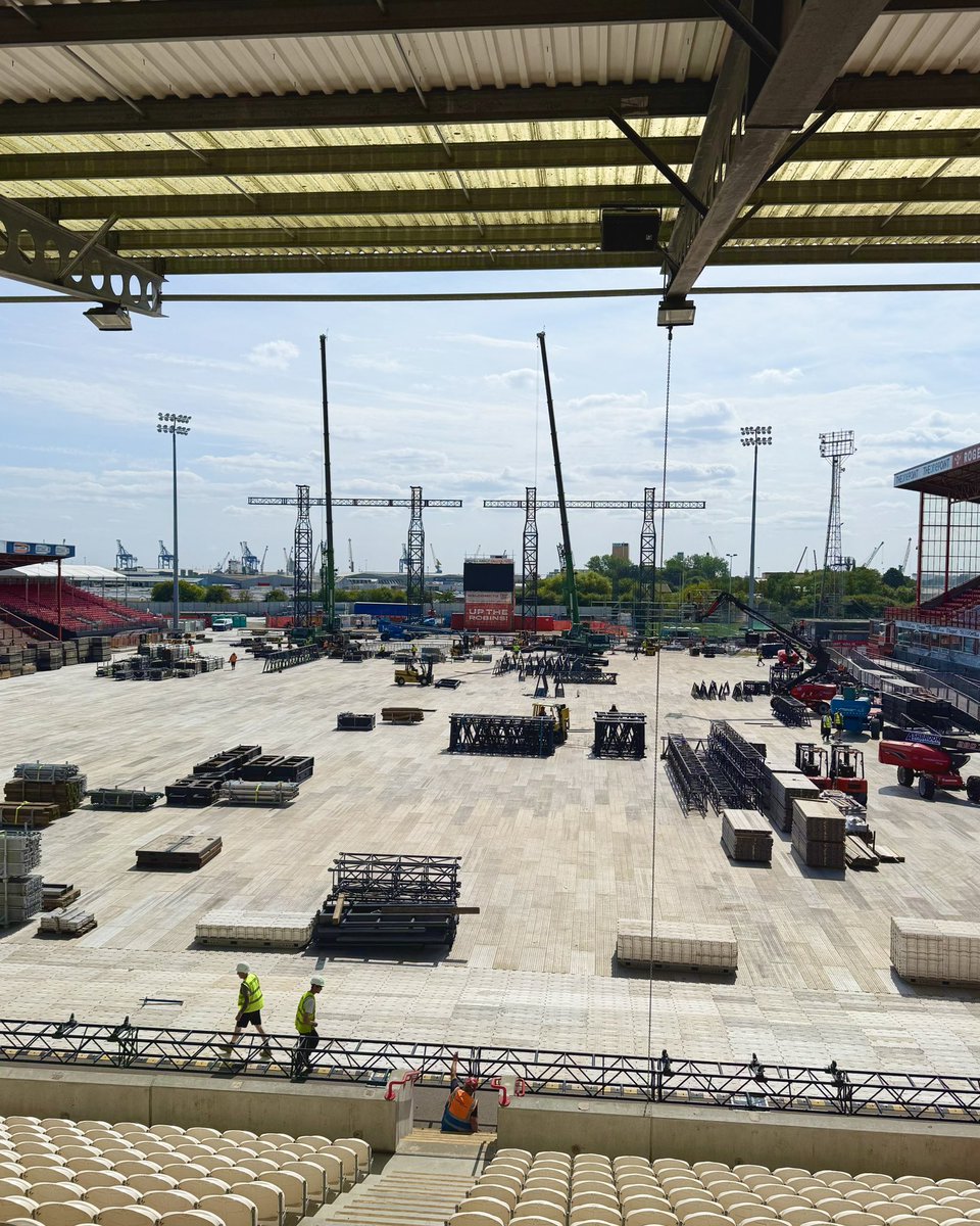hullkrofficial's tweet photo. Paradise in progress 🔌⚡️

#UpTheRobins🔴⚪️ https://t.co/4pktsEVBTW