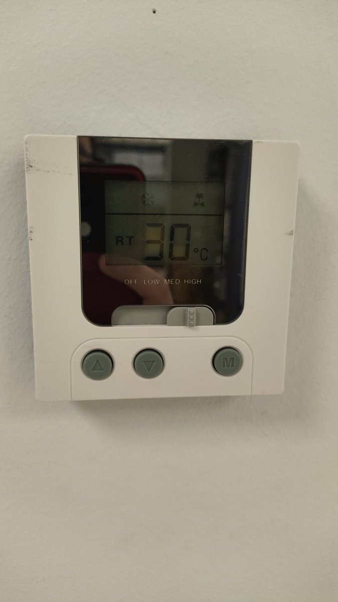 MansiPelle's tweet photo. @20m Temperatura actual del laboratorio de microbiología en el hospital Gregorio Marañón de Madrid, en plena ola de calor y sin aire acondicionado ni solucion, normal que luego salgan estás noticias https://t.co/LxvifzgHgk