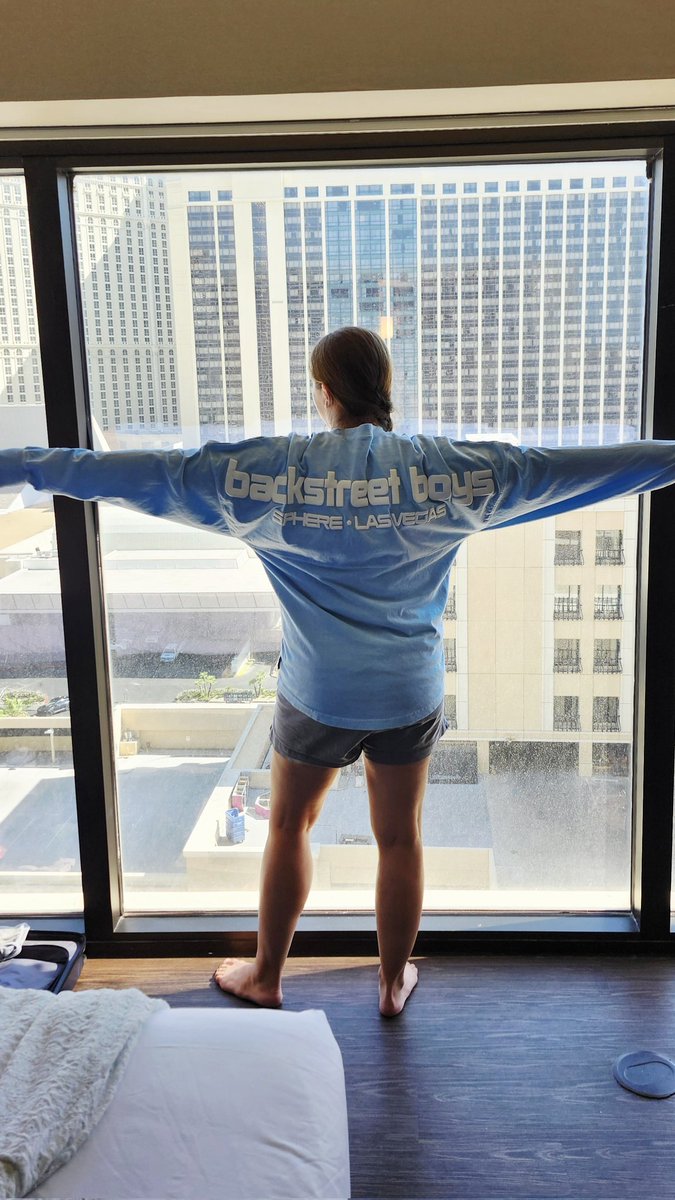 ashleyo85's tweet photo. Had an amazing whirlwind weekend girls trip to Vegas to fulfill our millennial dreams seeing the @backstreetboys 🪩🩵 https://t.co/91zfMMSYBN