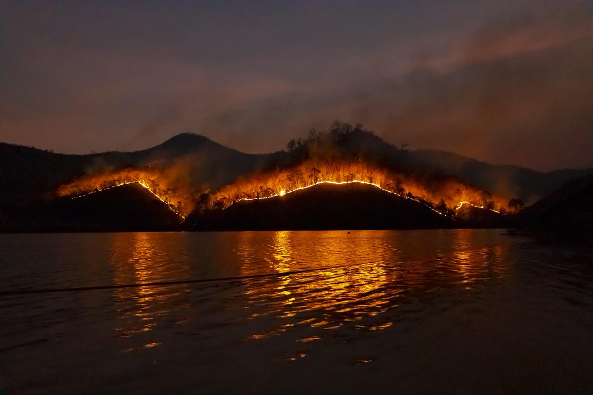 uOttawaMedia's tweet photo. 🌲🔥 A new study from @uOttawa reveals how unusual weather and stressed vegetation fueled the devastating Manitoba wildfires in May 2025. 
@uOttawaGenie @HBonakdari
Read more: https://t.co/N6yZo7Eb4w https://t.co/jl2kQHwAfL