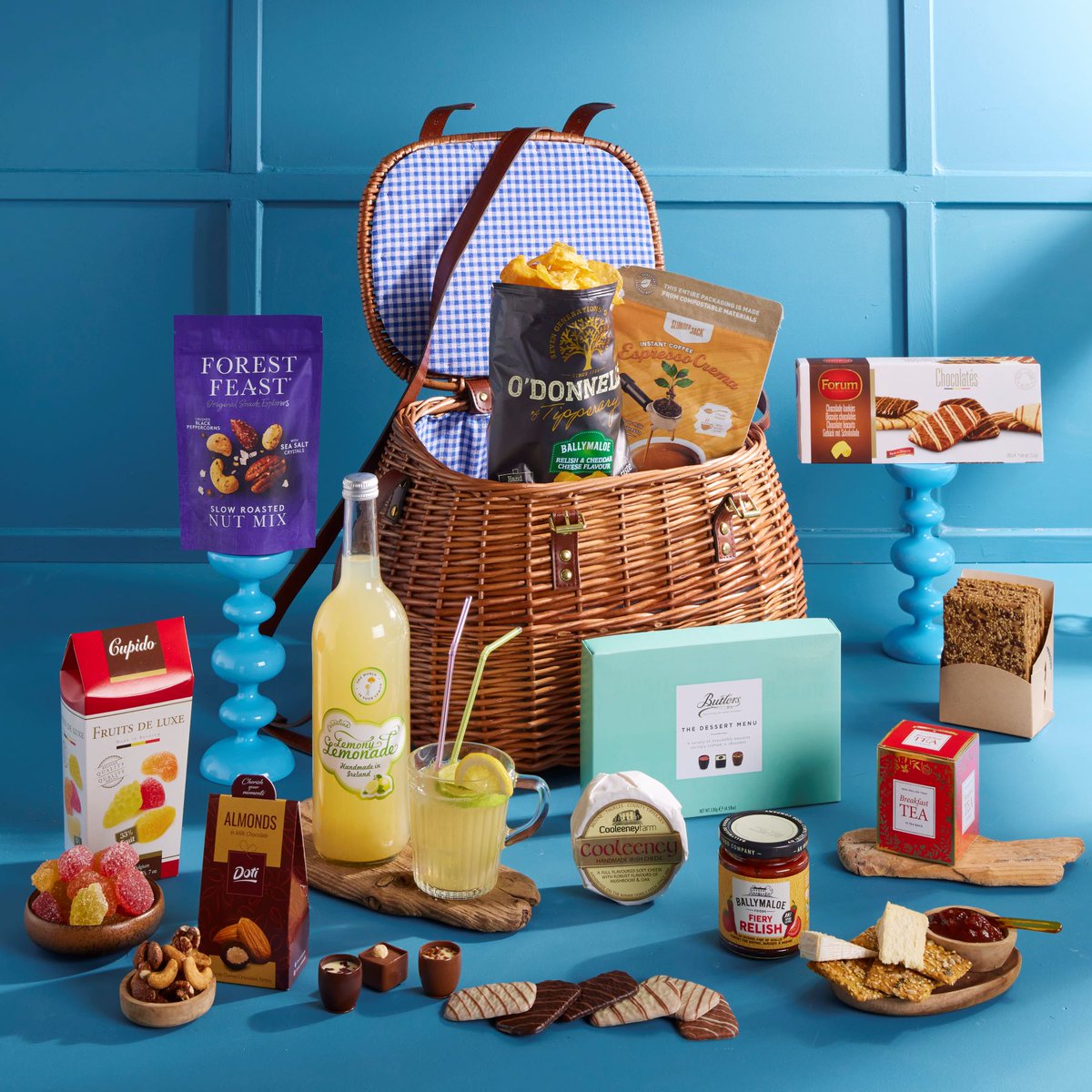 We have alcohol-free versions of many gifts so no need to compromise!
'Real Creel' gift features local lemonade from @theapplefarm &amp; crisps from <a href="/odonnellscrisps/">O' Donnells Crisps</a> 'Fisherman's Creel' gift includes award-winning french wines &amp; @graceomalleyspirits Maritime Cask whiskey.
#gifts