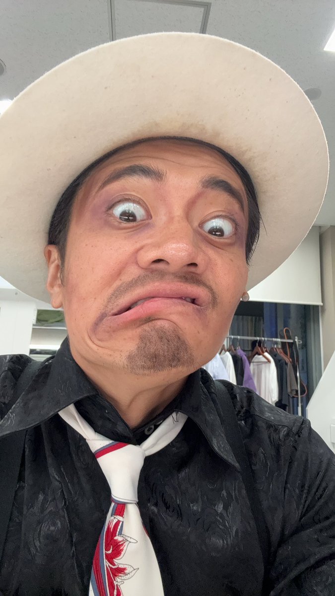 無事帰宅。

一杯飲んで落ち着いたところで、ようやく舞台が終わった事を実感。

あー楽しかったw

しかし余韻に浸るのも束の間、明日は朝から撮影。

ヤクザの翌日は警察です👮‍♂️

振り幅ヤバw

さあ、気持ち切り替えて頑張ります！

さらばロベルト！！

#泣くロミオと怒るジュリエット2025