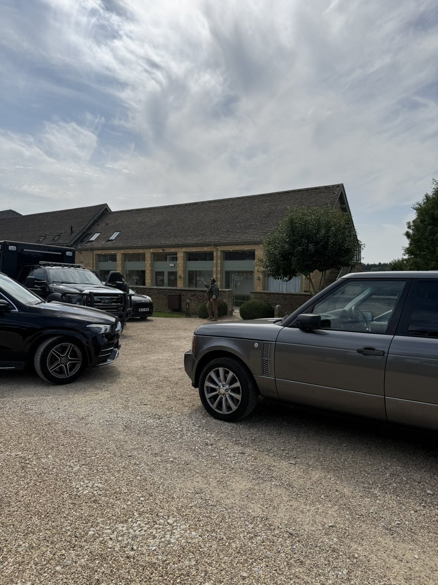 RedPromoProds's tweet image. Not everyday you see the #vicepresident of the #USA #JDVance unbelievable amount of security &amp;amp; #Uk&amp;amp;US #specialforces