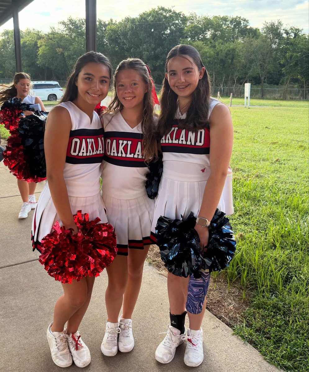 Thank You <a href="/OMS_Chargers/">Oakland Middle School</a> Cheerleaders for coming out to welcome our students on their first Monday of the 2025/2026 school year!