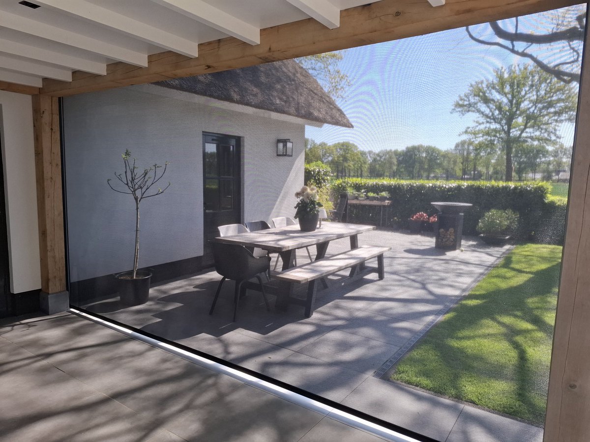 Genieten van een koel binnenklimaat en het uitzicht naar buiten behouden met jaloezierolluiken of screens! Bij ons altijd een goed (technisch) advies en een mooie aanbieding!

fremazonwering.nl

#zonwering #Rhenen #Veenendaal #Ede #Wageningen #Utrecht #Arnhem #Nijmegen e.o.