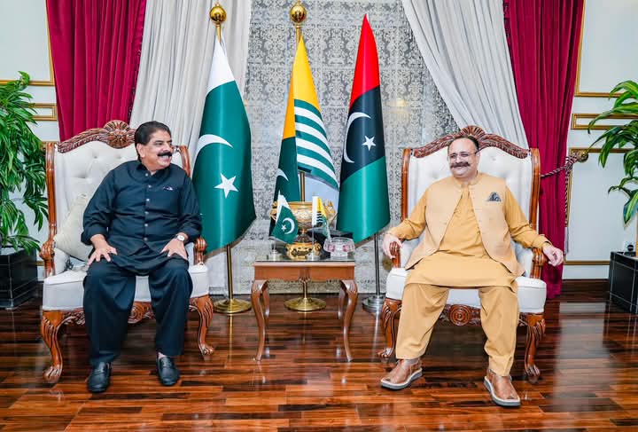 اسلام آباد:پاکستان پیپلز پارٹی کے سینئر رہنما چوہدری ریاض کی سابق وزیراعظم آزاد حکومت ریاست جموں وکشمیر سردار تنویر الیاس خان سے انکی رہائش گاہ پر ملاقات

#sardartanveerilyaskhan #PPP #HumHainPakistan #AzadKashmir