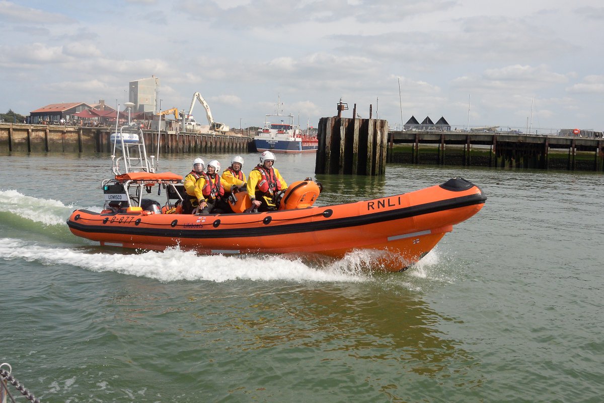 RNLI_Whitstable's tweet photo. Whitstable RNLI assist fishing boat and Kite Surfer last weekend. Friday saw the lifeboat launched at 2.10pm to assist a fishing vessel with gear box problems a mile off Reculver with 3 persons onboard. The lifeboat took the vessel under tow to Herne Bay harbour. https://t.co/mtYLZd7XiF