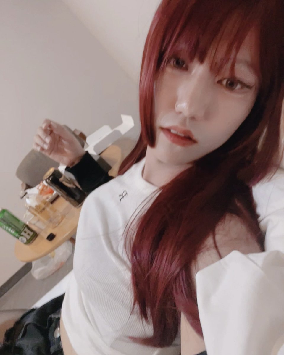 난 직접흡연이 필요해.
☁️🚬

#여장남자