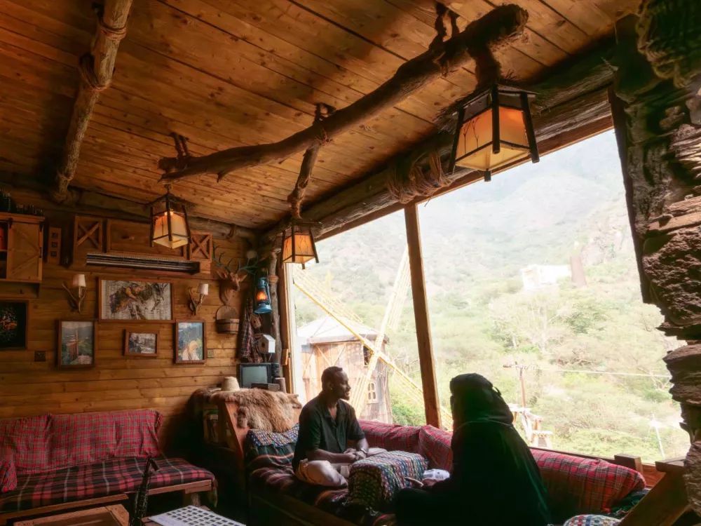 كوخ العسل في رجال ألمع، أكثر من 40 نكهة عسل محلي وسط الطبيعة الخضراء 🍯🌿
@DiscoverAseer
#أغسطس_موسم_عسير

#لوّن_صيفك وخذ لحظة هدوء ما تُنسى:
visitsaudi.com/ar/destination…