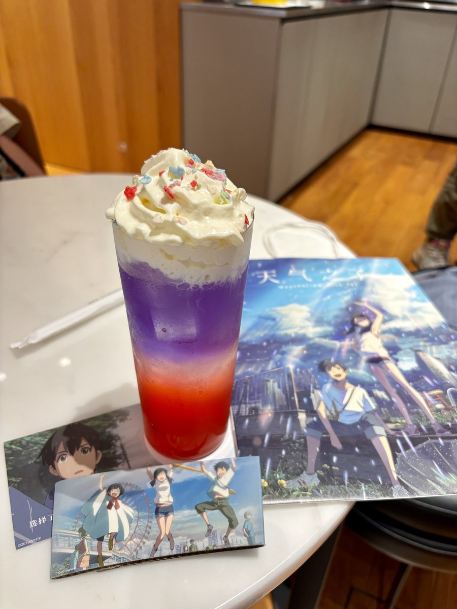 上海の「新海誠作品カフェ」では作品に因んだドリンクがたくさんあります。おまけ付きなので嬉しいですね。
#GuGuGuGu #CWF