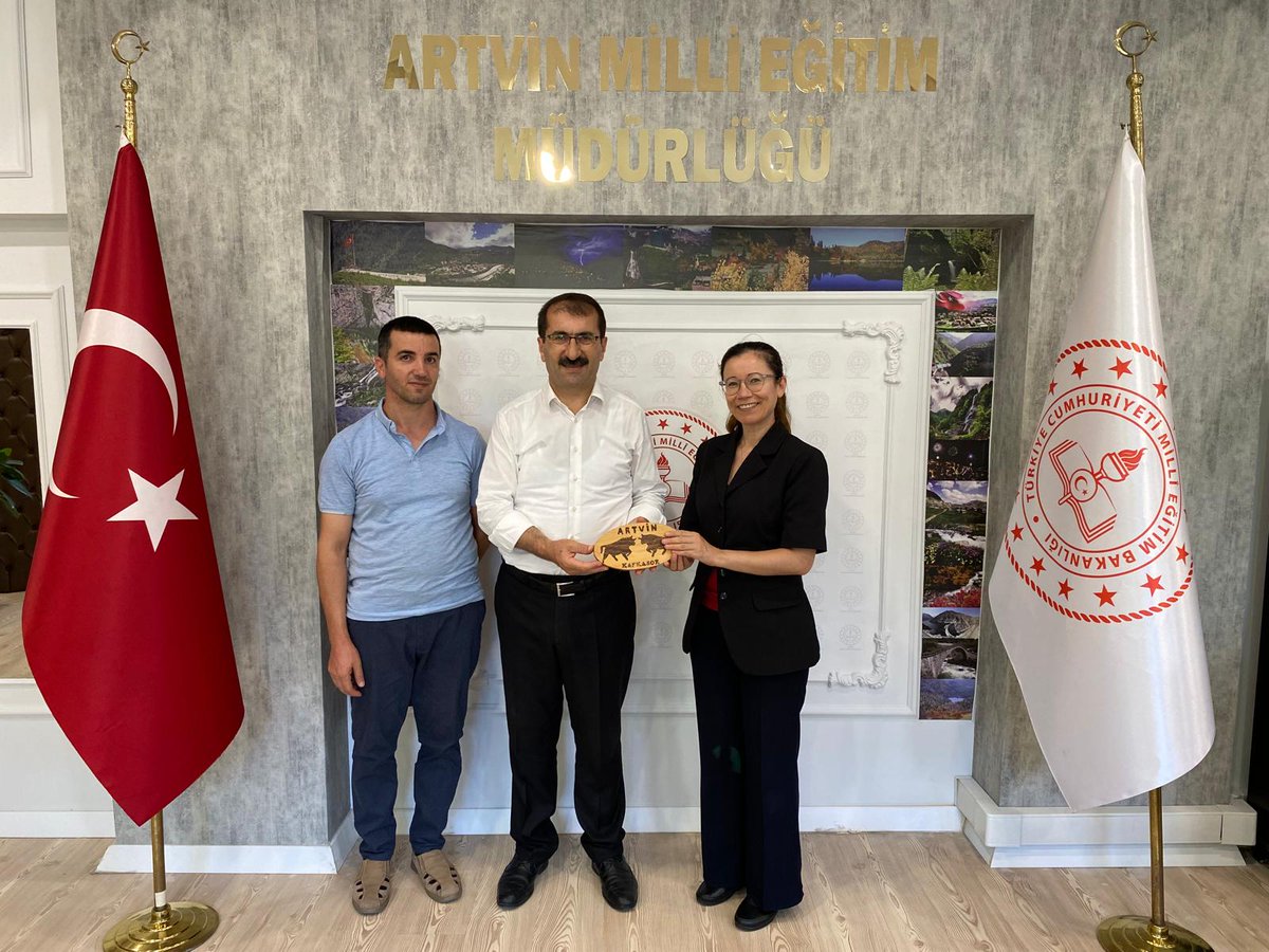 Artvin Borçka İlçe Milli Eğitim Müdürlüğü’nden Ankara Bala İlçe Milli Eğitim Müdürlüğü’ne şube müdürü olarak atanan Fatoş Özlem Güneş, İl Millî Eğitim Müdürü Fahri Acar'a veda ziyaretinde bulundu
<a href="/tcmeb/">Millî Eğitim Bakanlığı</a> <a href="/Yusuf__Tekin/">Yusuf Tekin</a> <a href="/artvinvaliligi/">T.C. Artvin Valiliği</a> <a href="/FahriAcar08/">Fahri Acar</a> 

artvin.meb.gov.tr/www/veda-ziyar…