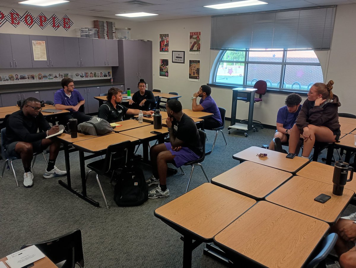 DIANAMPARK3's tweet photo. Vandeventer Coaches Convocation... We are ready as an UNIT. Together we are stronger. @Coach_Sims_5 @CoachDylHen @CoachNear @CoachSwanVandy @CWillVandy @CoachHowe75035 @VandeventerMS https://t.co/bCbuDX9SFx