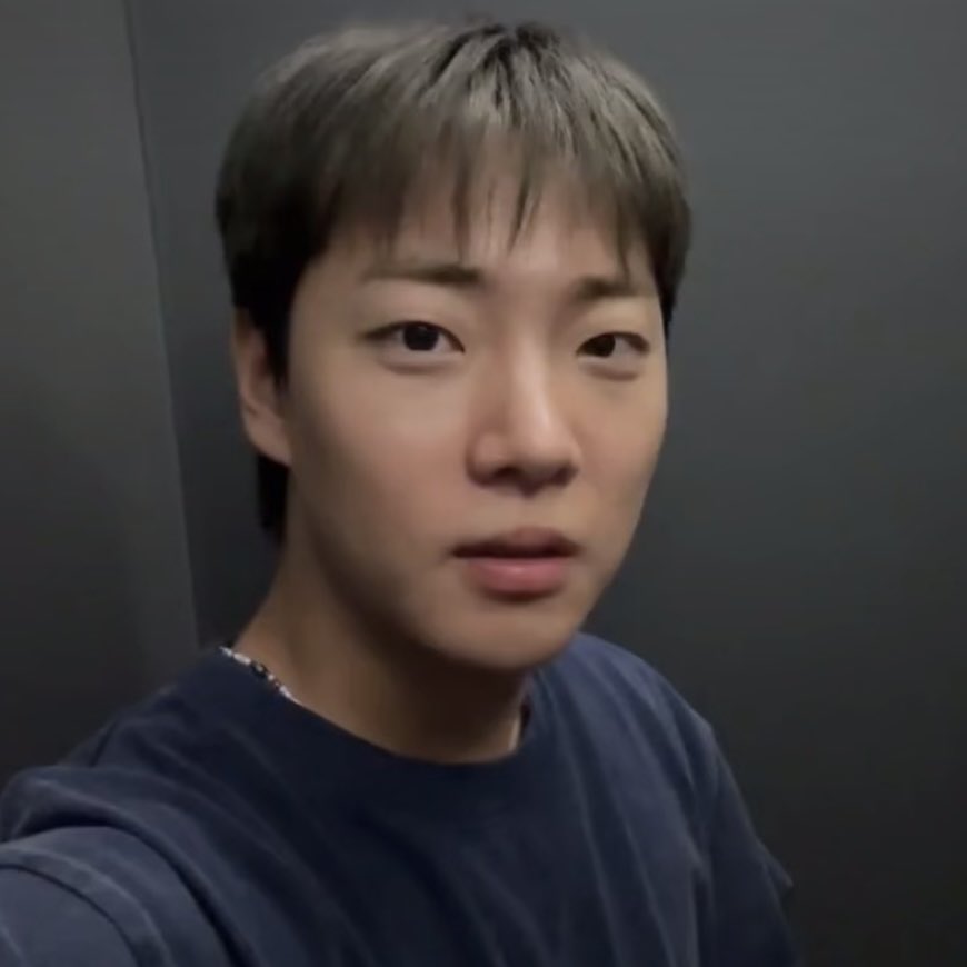 부리 tweet media