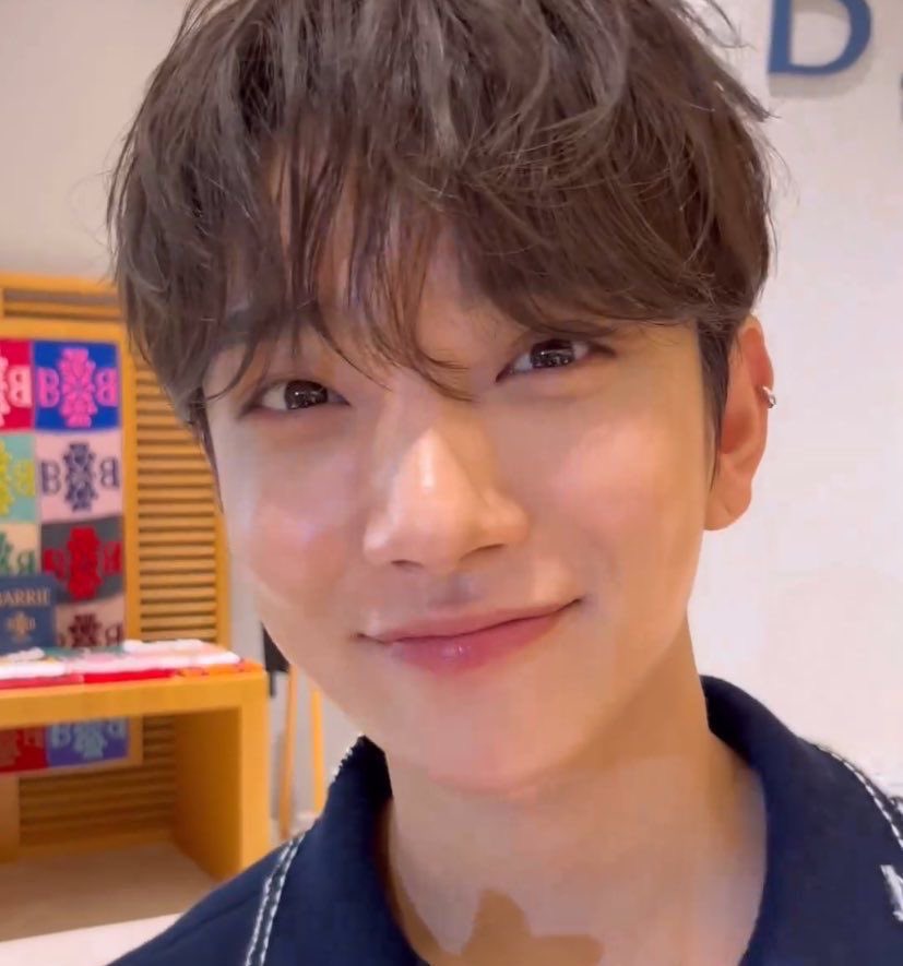 dearmyjunil's tweet photo. and junil is so joshua when he smiles 😭 https://t.co/C0lJE1lMRV