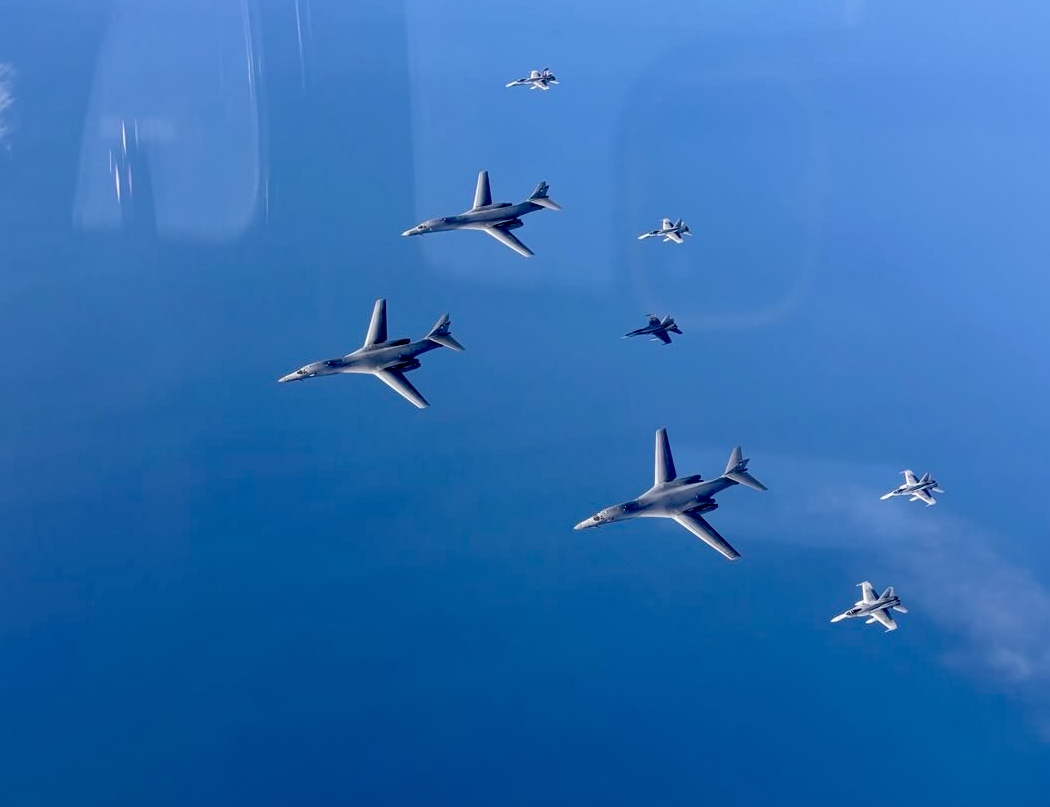 Sky high unity ✈️🤝

U.S. B1-B Lancers arrived at Ørland Air Base, NOR, to begin training as part of the new Bomber Task Force. This team-up allows crews to refine tactics, enhance flexibility, and strengthen coordination.
Our Allies stay ready to respond at a moment’s notice. 🫡