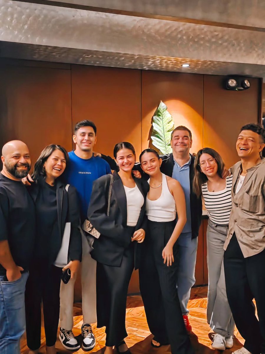 rosanine_g's tweet photo. janini posting the people closest to her heart 🥹 plus the caption!!!! 🥹🥹

#echonine https://t.co/wBVlSZyzMj