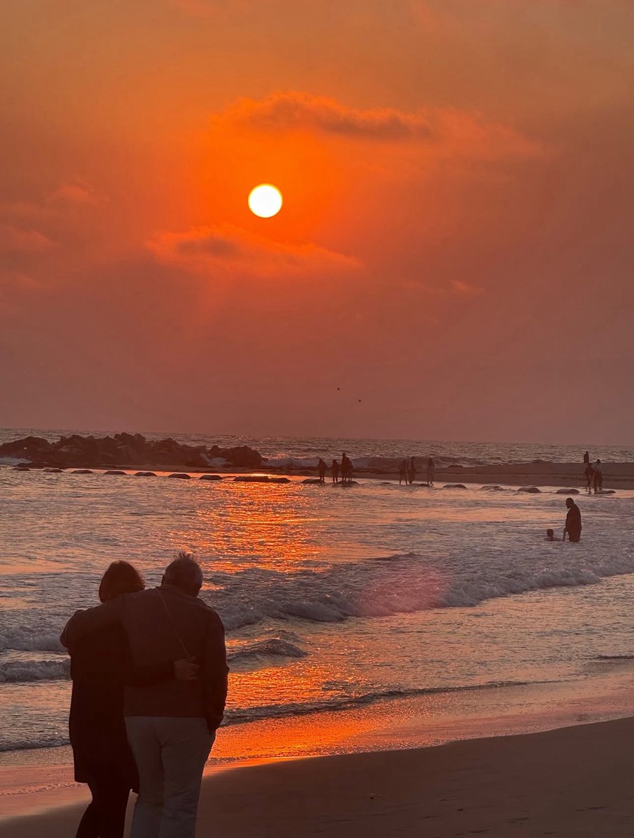 he’s such a romantic i want to know what was going through his head when he took this