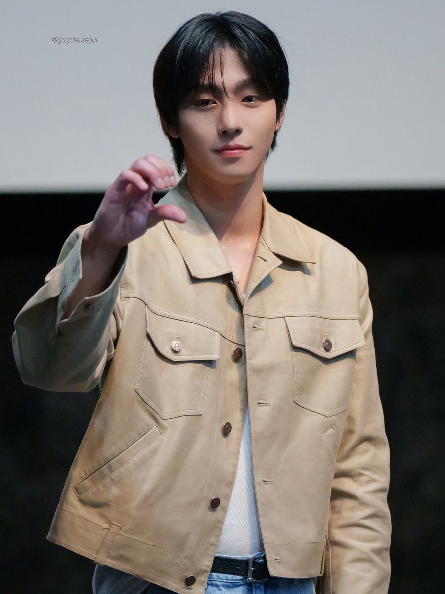 250726 전지적독자시점 무대인사6

나도 하트 하고 싶어😘

#アンヒョソプ　
#안효섭　#安孝燮　#AHNHYOSEOP 
#전지적독자시점