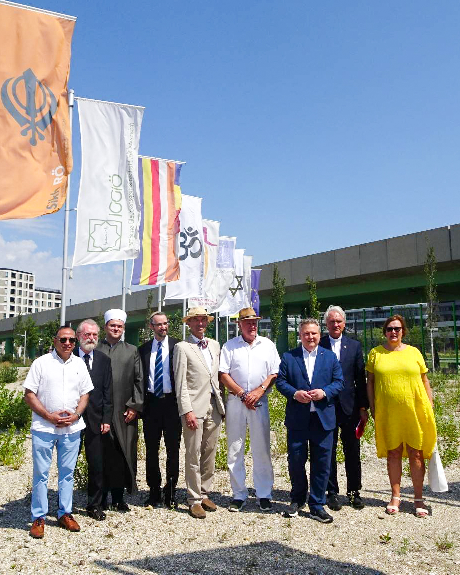Ermin Sehic, der Erste Imam von Wien, besuchte gemeinsam mit Vertreter:innen aller Kirchen und Religionsgesellschaften und dem Wiener Bürgermeister Michael Ludwig den Campus der Religionen in der Seestadt Aspern – ein Ort, an dem sichtbar wird: Wir stehen füreinander ein,