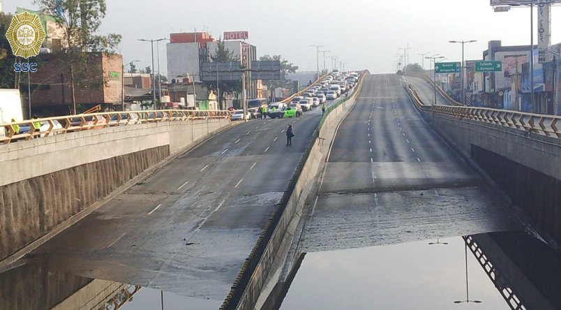 OVIALCDMX's tweet photo. #PrecauciónVial | Cerrada la circulación de carriles centrales de Circuito Interior al Sur antes de cruzar Francisco Morazán. #AlternativaVial carriles laterales y Av. Oceanía. https://t.co/EqeUVeyOv0