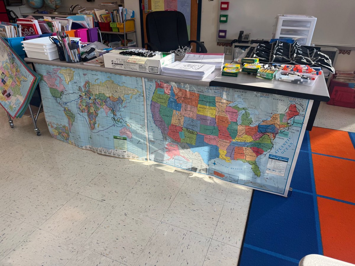 Mrs. Pallone (@mrspallone) on Twitter photo Tell me you’re all about knowledge building without telling me! #deskskirt #buildknowledge #SoR <a href="/SoRclassroom/">Science of Reading Classroom</a> Tell me you’re all about knowledge building without telling me! #deskskirt #buildknowledge #SoR <a href="/SoRclassroom/">Science of Reading Classroom</a>