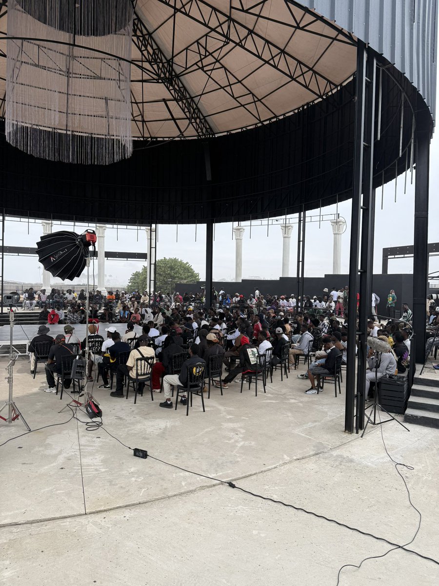 RING_sowaprod's tweet photo. Merci la team d’être venus en force pour le casting de #RING Saison 2 🔥 On a casté jusqu’à 5h du mat 😂 Surveillez vos téléphones dans les prochains jours pour les réponses. Plus de 300 candidats… mais seulement 15 iront à la prochaine étape https://t.co/wMZwccUZKv
