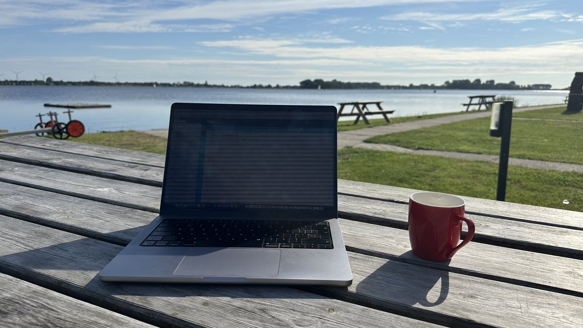 Maandag is mooie Zeeuwse foto-dag! Dit is hoe werken in Zeeland er (soms) uitziet! Fijne week allemaal!

#zeeland