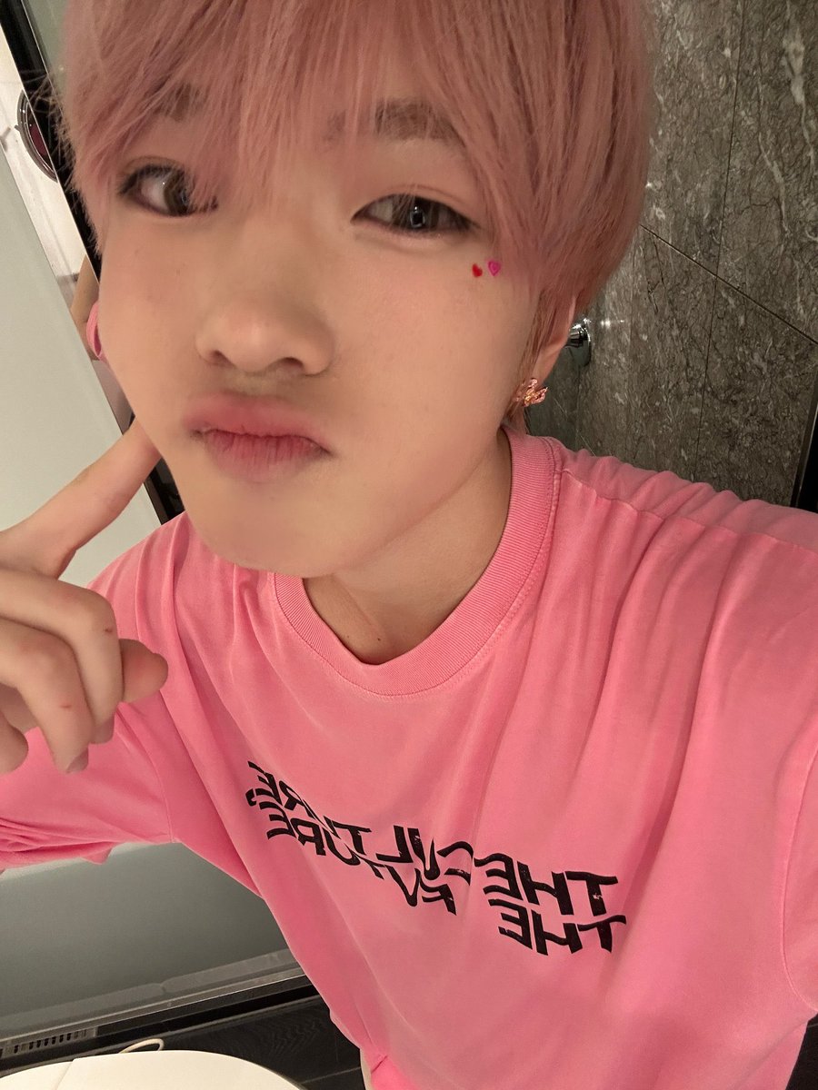 sakubakes's tweet photo. pink sakuya you have quite literally changed my life and it's only been like 3 days https://t.co/1MfcvKFolg