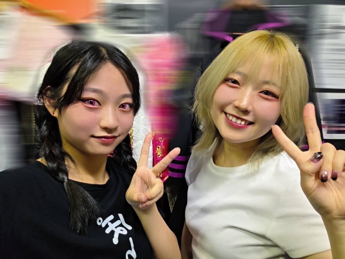 顔にまだスポンジの跡残ってる😑