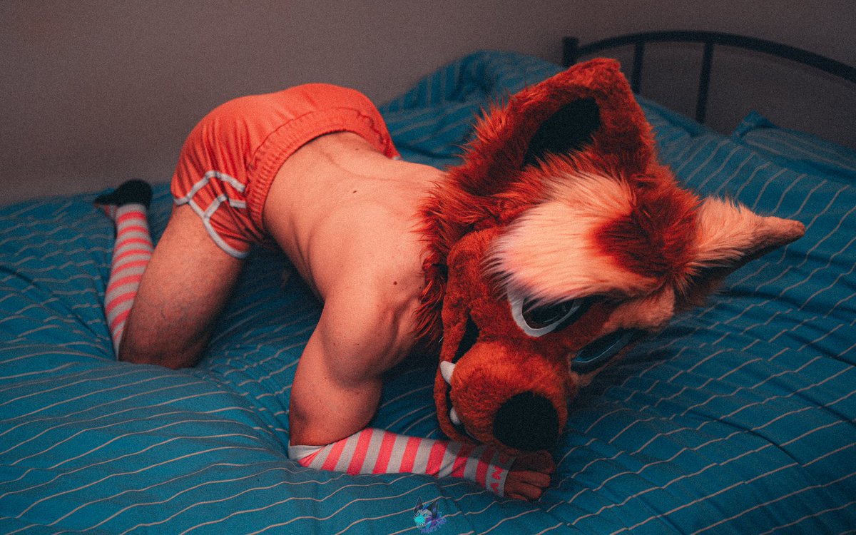 POV: I pay you back for buying me a 20pc McNugget meal ;3