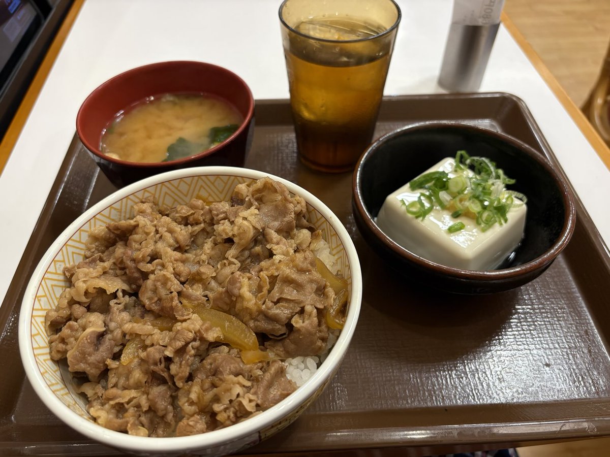 すき家で牛丼(・∀・)！