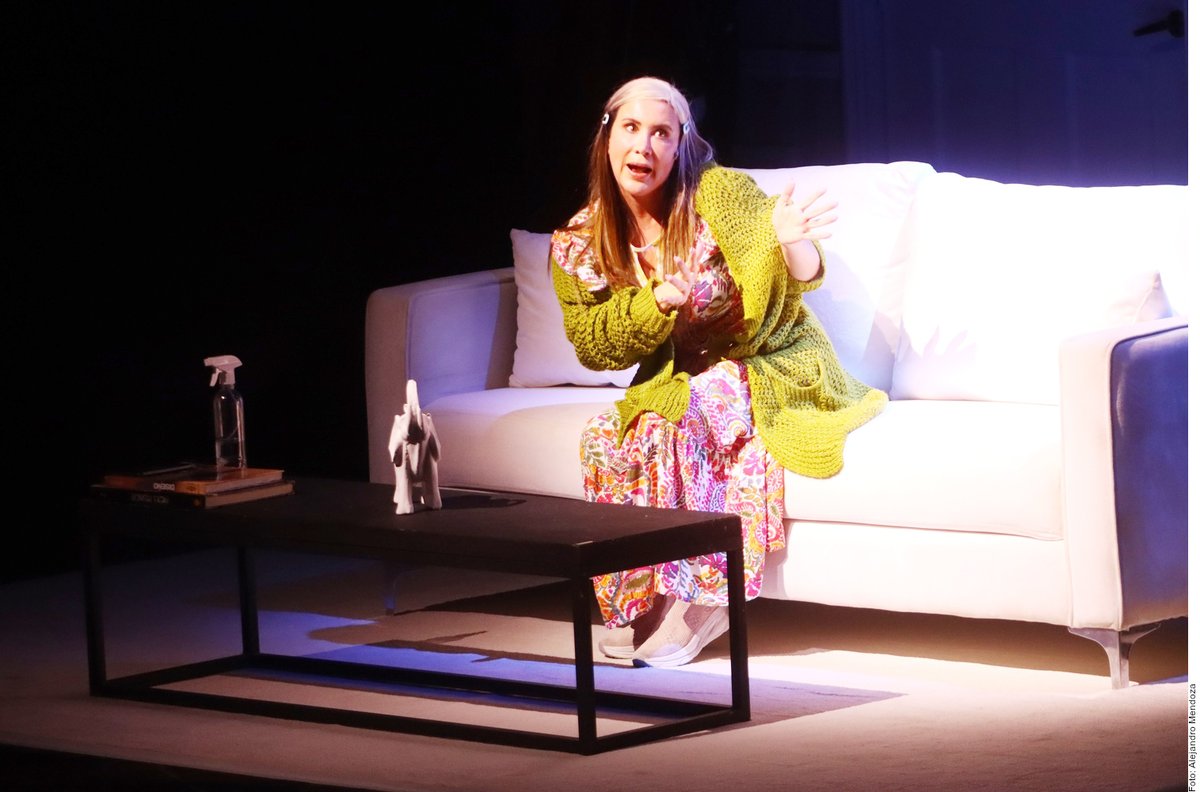 #RostrosyFamosos Derrocha Mariazel su 'locura'
Mariazel debutó oficialmente como protagonista de la obra Dos Locas de Remate en sustitución de Dalilah Polanco, quien compite en La Casa de los Famosos México. laprensa.mx/notas.asp?id=7…