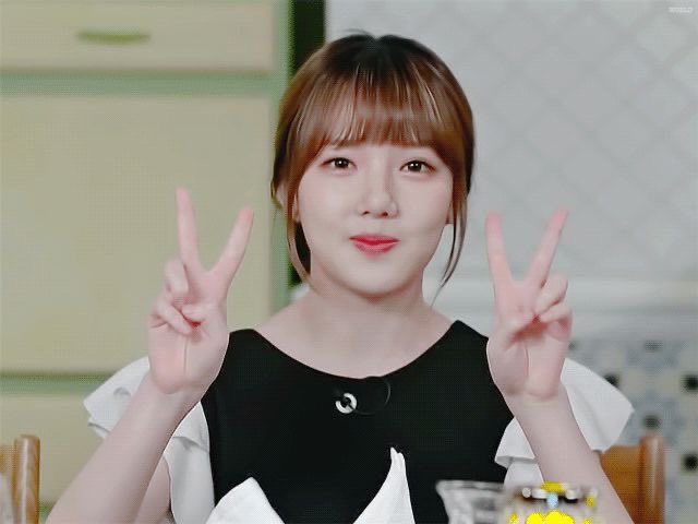 yerinspics's tweet photo. She’s so cute https://t.co/0PYqqsX6EK
