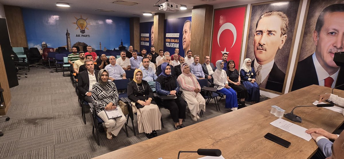 📍 AK Parti Diyarbakır İl Başkanlığı

"Haftalık İl Yönetim Kurulu toplantımızı gerçekleştirdik. Vatandaşlarımız için hayata geçirdiğimiz ve planladığımız hizmetler üzerine verimli istişarelerde bulunduk. Milletimiz için durmadan, yorulmadan çalışmaya devam edeceğiz. #AKParti