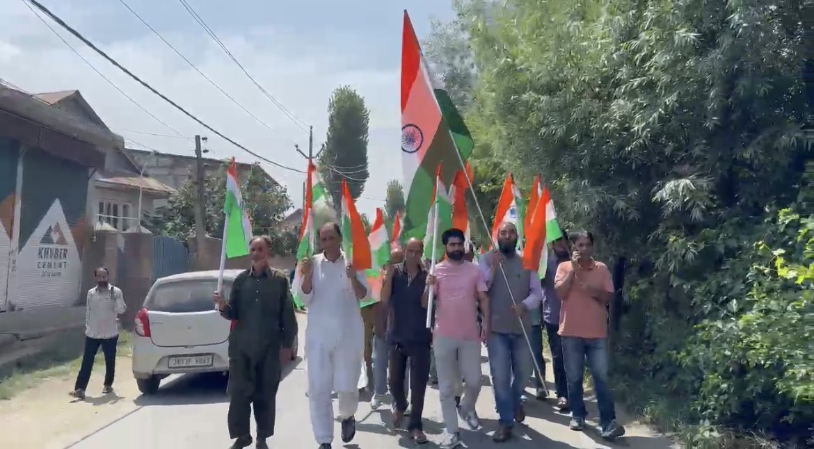 #HarGharTiranga #HarGharSwachhata 
Tiranga Rally was organised today on 11.08.2025 by the PHE Division Pulwama ,led by the Executive Engineer Pulwama in view of upcoming Independence Day.