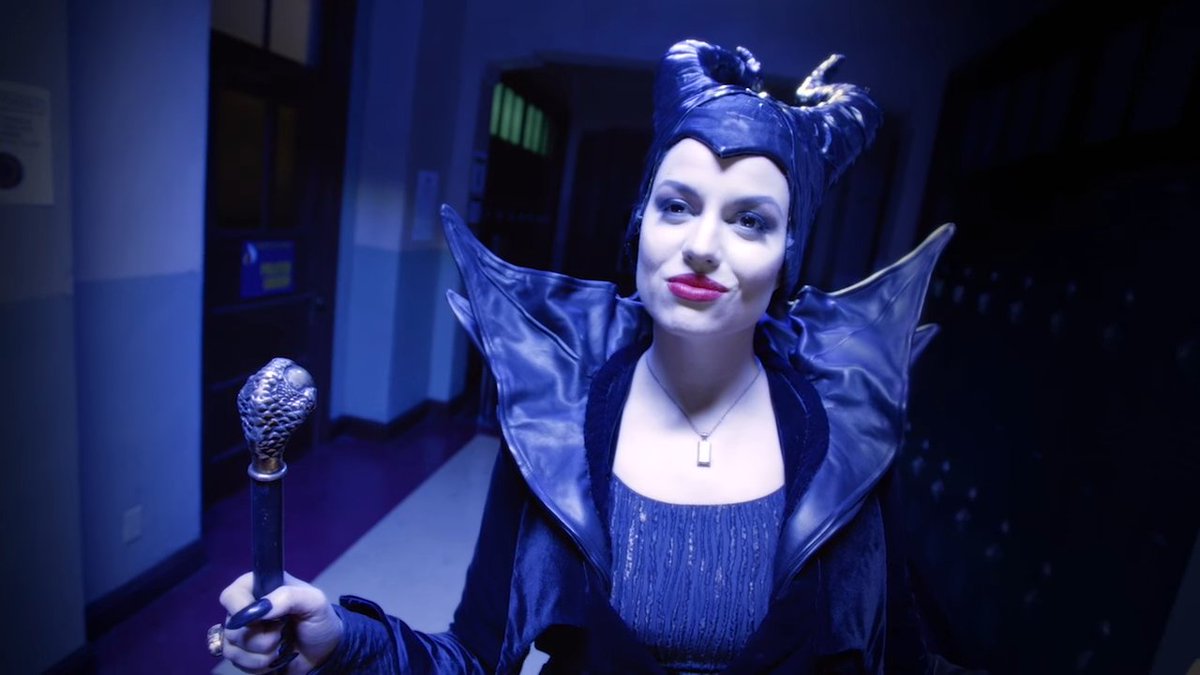 Disney_Wiki's tweet photo. Happy Birthday, Caroline Morahan
For Disney, she portrayed Queen Elinor in the fantasy-drama series, #OnceUponATime.
In addition, she appeared as Maleficent in the ABC comedy, #TheRealONeals. https://t.co/qUR4uZPGPU