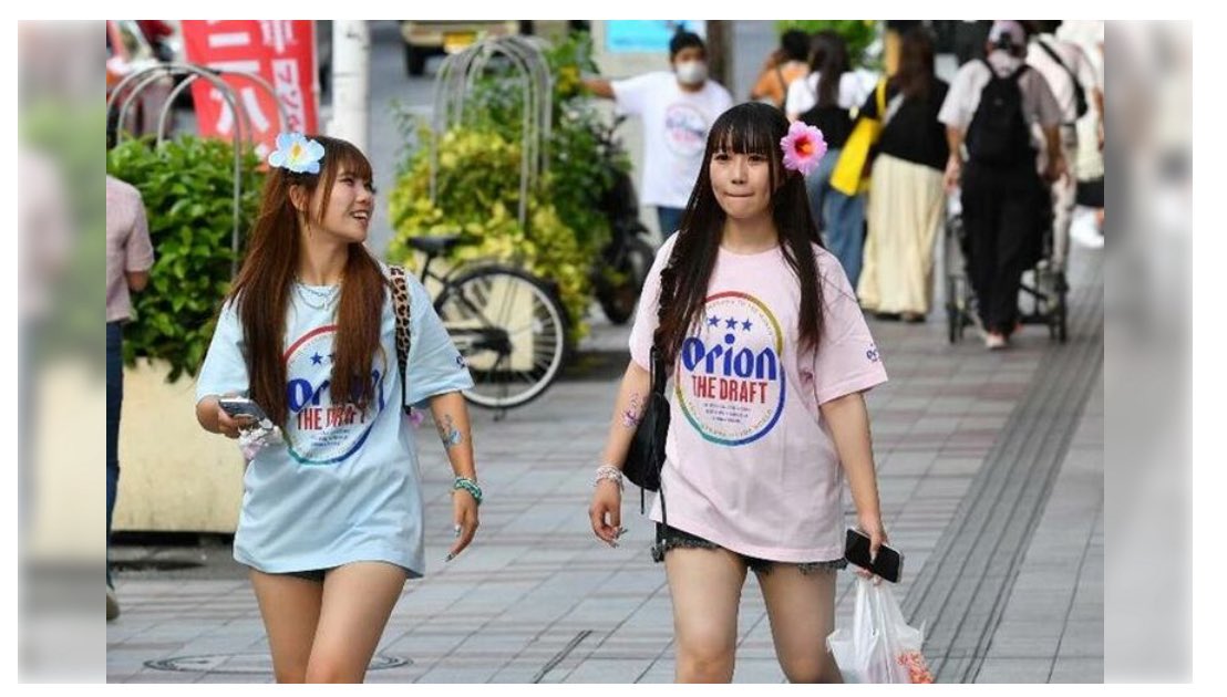 okiojii's tweet photo. 【沖縄企業が権利ビジネスで30億円の売上】
中小企業であるオリオンビールが自社IPの貸し出しで年間30億円を売上、2025年は倍増の60億円を目指すとの事🍺😳

観光客のオリオンTシャツ率が高いし戦略がとにかく優秀。
自社IPで成功してる会社って大企業やエンタメ会社以外でありますか？🏝️
#地方経営 https://t.co/AIdBHJFEqG