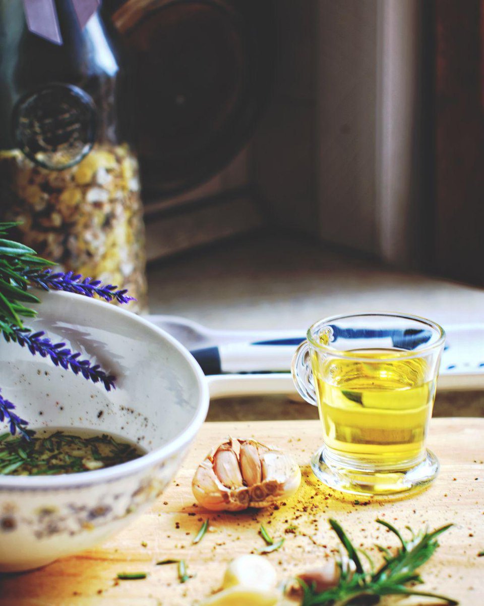 L’estate è il periodo ideale per gustare fresche insalate, preparazioni leggere e ricette gustose. 

Cosa c’è di meglio dell’olio extravergine per esaltare ogni piatto?😉