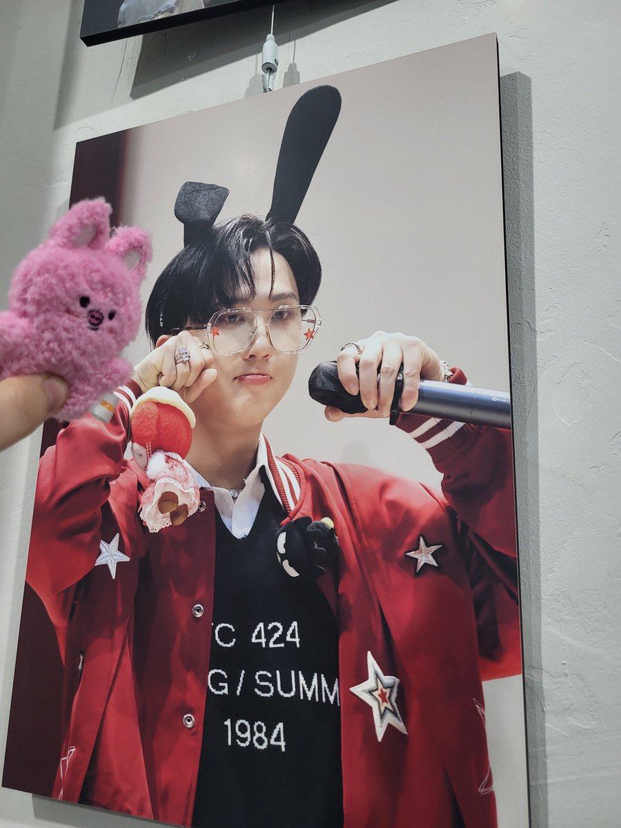 straygirl95's tweet photo. 알바하느라 늦게 와서 이벤트 다 끝났지만 구경 좀 할 수 있어서 좋아요 ~
다시 한번 짱비니 생축 생축 ~^^
#ULTRAboratory 
#울트라_창빈_연구완료 https://t.co/Y4GKFHJQa9