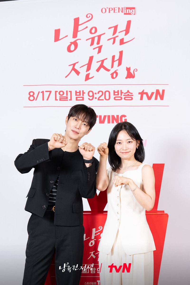 Natamarsol's tweet photo. #CatWar awwww para la presentación se vistieron como sus personajes de #SplashSplashLove ❤️ https://t.co/6LvEEia2AC
